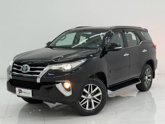 TOYOTA HILUX SW4 2.8 SRX 4X4 16V TURBO INTERCOOLER DIESEL 4P AUTOMÁTICO TOYOTA HILUX SW4 2.8 SRX 4X4 16V TURBO INTERCOOLER DIESEL 4P AUTOMÁTICO